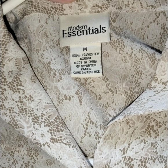 Vintage Modern Essentials Shirt - Picture 3 of 3